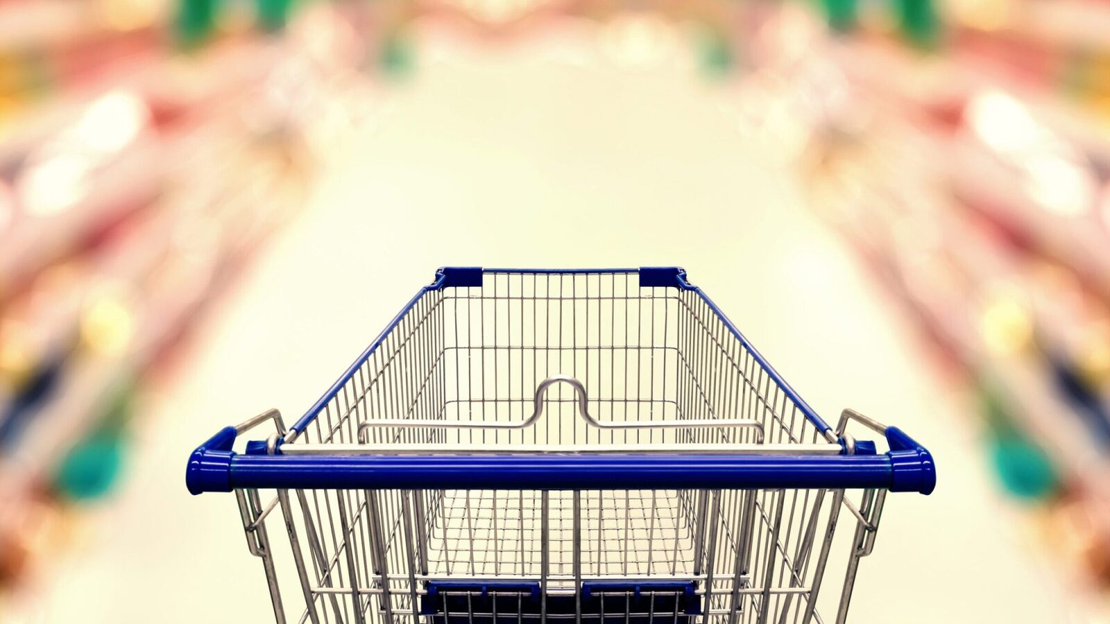 O temperare semnificativă a consumului este resimțită în prezent, conform declarațiilor lui Feliciu PARASCHIV, vicepreședintele Asociației Naționale a Comercianților Mici și Mijlocii din România (ANCMMR)