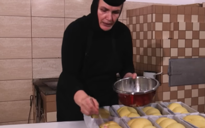 Cozonacii de la Mănăstirea Adam: Rețeta Sărbătorilor, secretul gustului autentic