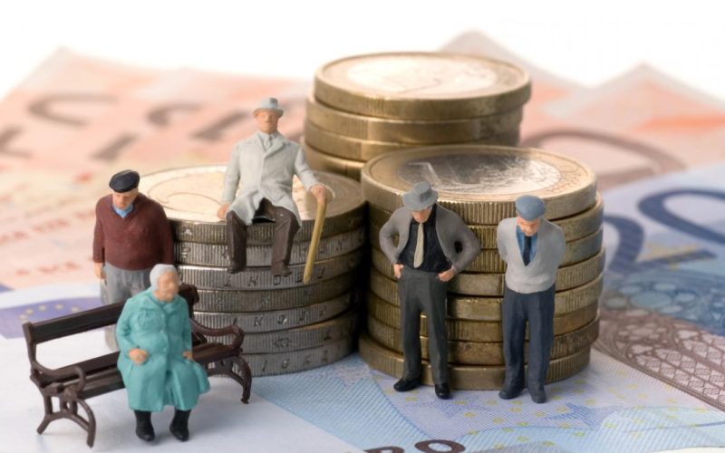 Marea pensionare va scufunda România: Cine va mai plăti pensiile