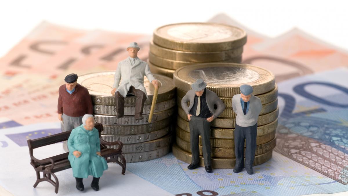 Marea pensionare va scufunda România: Cine va mai plăti pensiile
