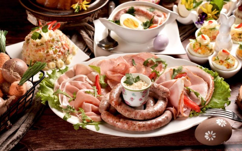 Atenție la masa de Paște: Ce preparate pot provoca crize biliare