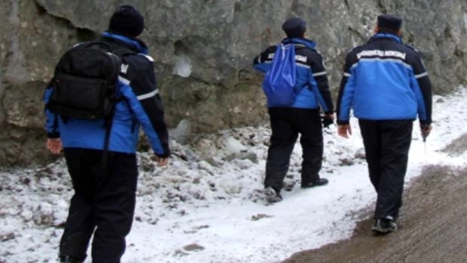 GPS-ul i-a dus în noroi, în ziua de Paște: Intervenție dramatică la Muntele de Sare