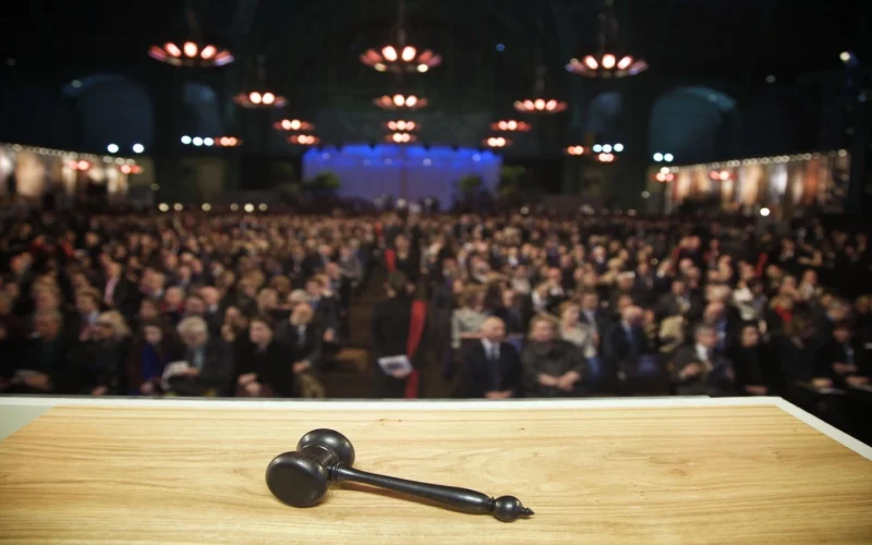 Replica „Rondul de Noapte” scoasă la licitație: Prețul de pornire, incredibil