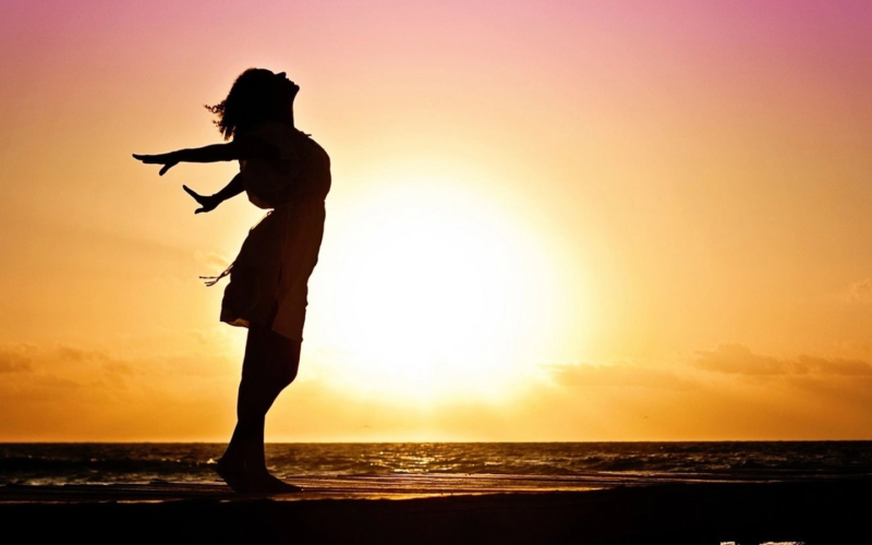 Vara, cu temperaturile sale ridicate și zilele lungi, poate prezenta provocări semnificative pentru sănătatea noastră, atât fizică, cât și mentală