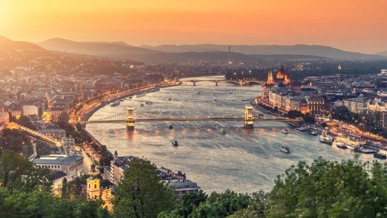 Un raport recent aduce în atenție legături suspecte între angajații Ambasadei Rusiei la BUDAPESTA și serviciile de informații