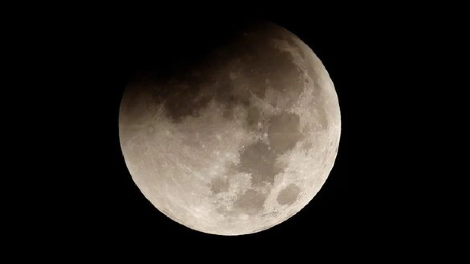 Comandantul Artemis, gest emoționant: Crater lunar botezat în memoria soției