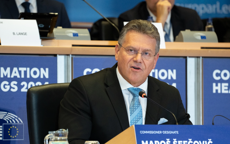 Comisarul european pentru comerț, Maroš Šefčovič, va efectua o vizită în Statele Unite ale Americii la sfârșitul lunii aprilie, unde va purta discuții cu oficialii americani despre implementarea acordului comercial încheiat anul trecut