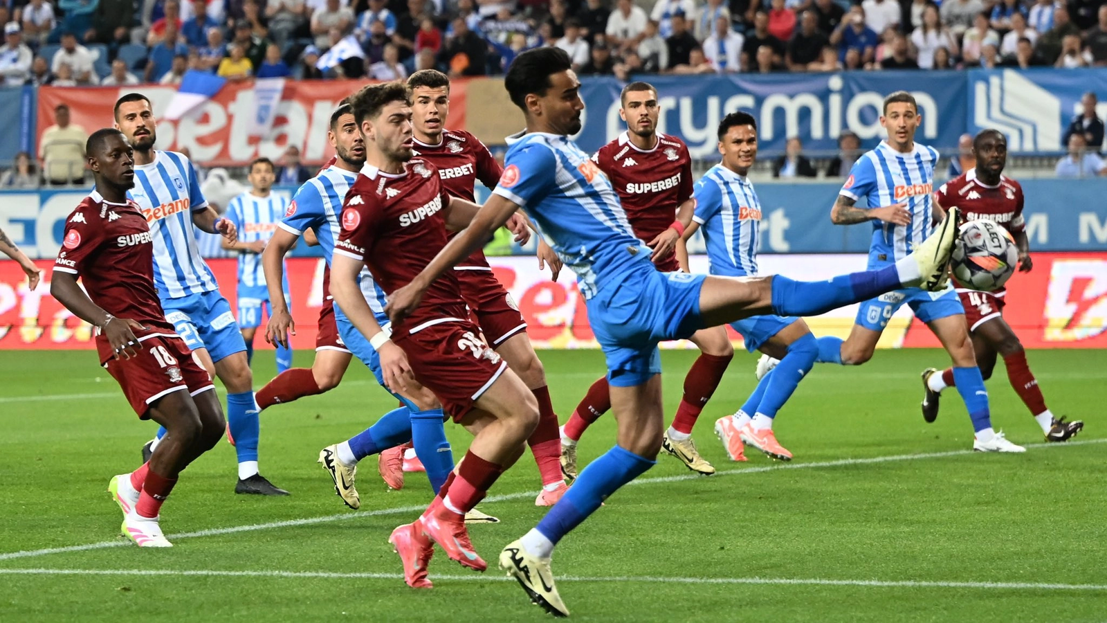 Craiova învinge Rapid în play-off: Victorie dramatică cu 1-0