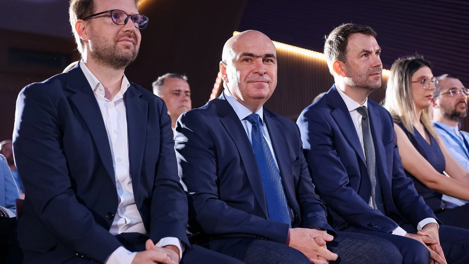 USR respinge guvernul „dublu joc” și-i pune condiții lui Nicușor Dan