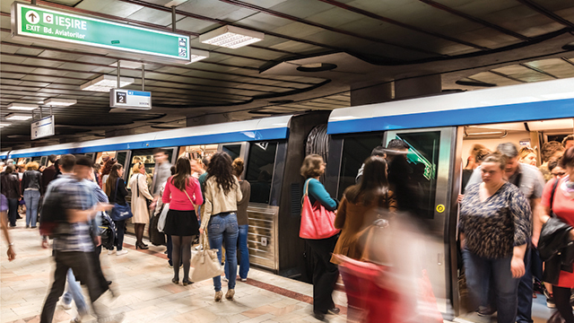 Revoltă în București: Peste 11.500 de oameni, furioși de scumpirea metroului