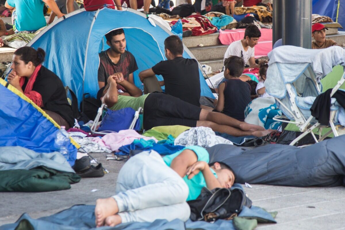 Marea Britanie: 10.000 de migranți, mutați din hoteluri în comunități