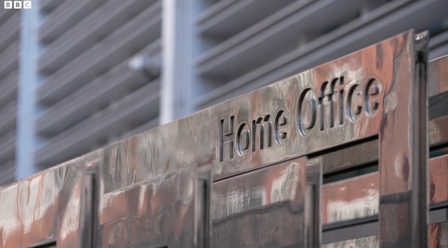 Ancheta BBC: Migranți, sfaturi dubioase pentru azil, invocănd orientarea homosexuală