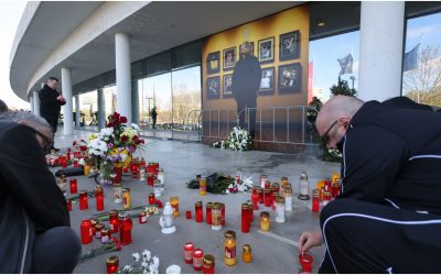 Mirecea Lucescu, omagiat la București: Cozi uriașe și lacrimi. Dragomir: „Mare pe Pământ, mare în Rai”