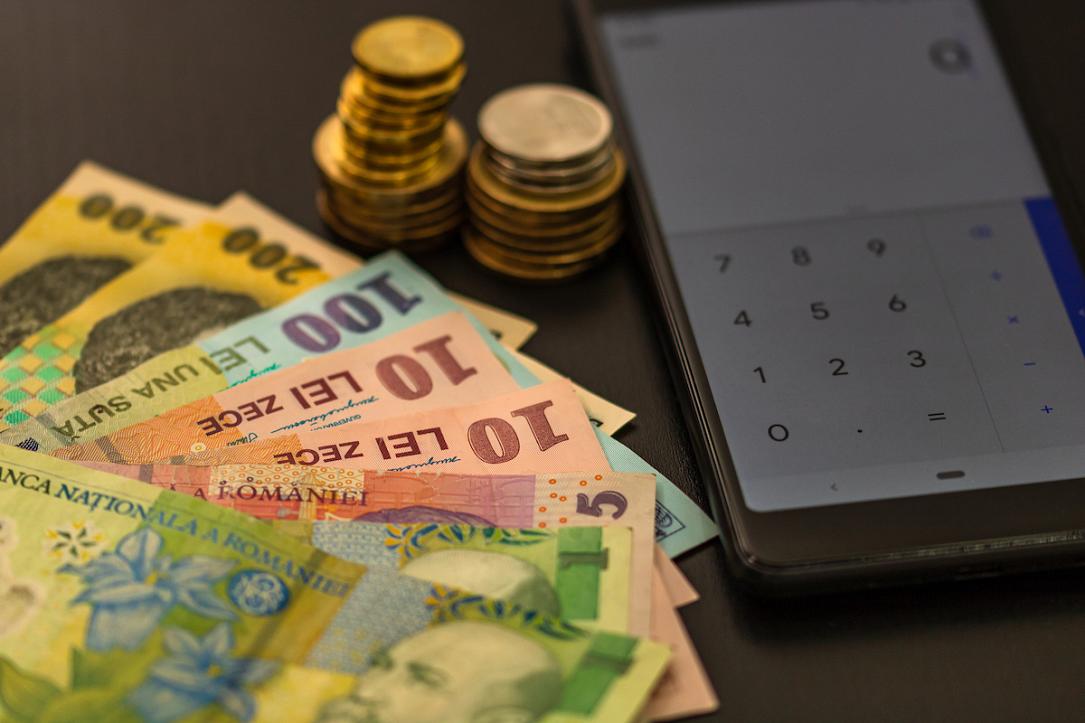 Deficitul României, în scădere, dar datoria externă crește