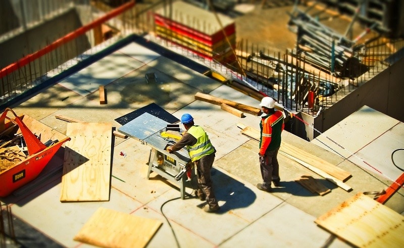 Criza în construcții: Zeci de companii se așteaptă la scăderi în 2026, pierzând resurse