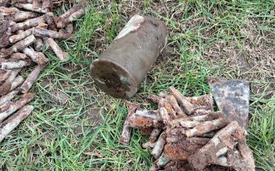 Harghita: Un localnic a dat peste muniție veche în curte. Ce faci când găsești explozibil?