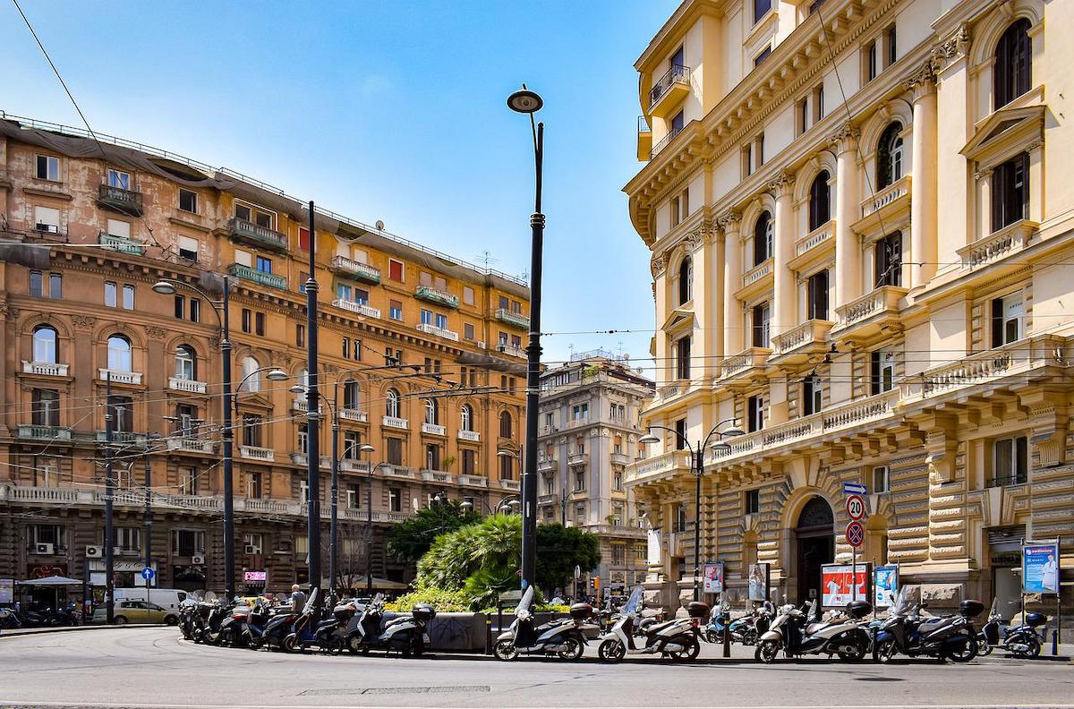 Hoții au jefuit o bancă din Napoli: Tunel subteran și dispariție misterioasă
