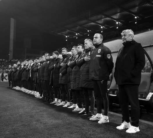 Omagiul emoționant al staff-ului naționalei pentru Mircea Lucescu: O lecție de viață