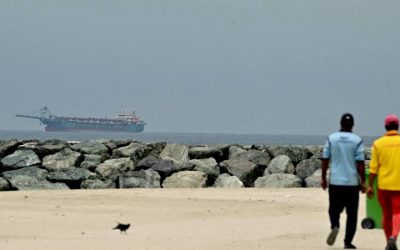 Iran blochează exporturile de petrochimice, SUA trimite 10.000 de soldați