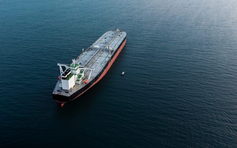 Trump prelungește suspendarea sancțiunilor pentru petrolul rusesc, dar NU pentru Iran