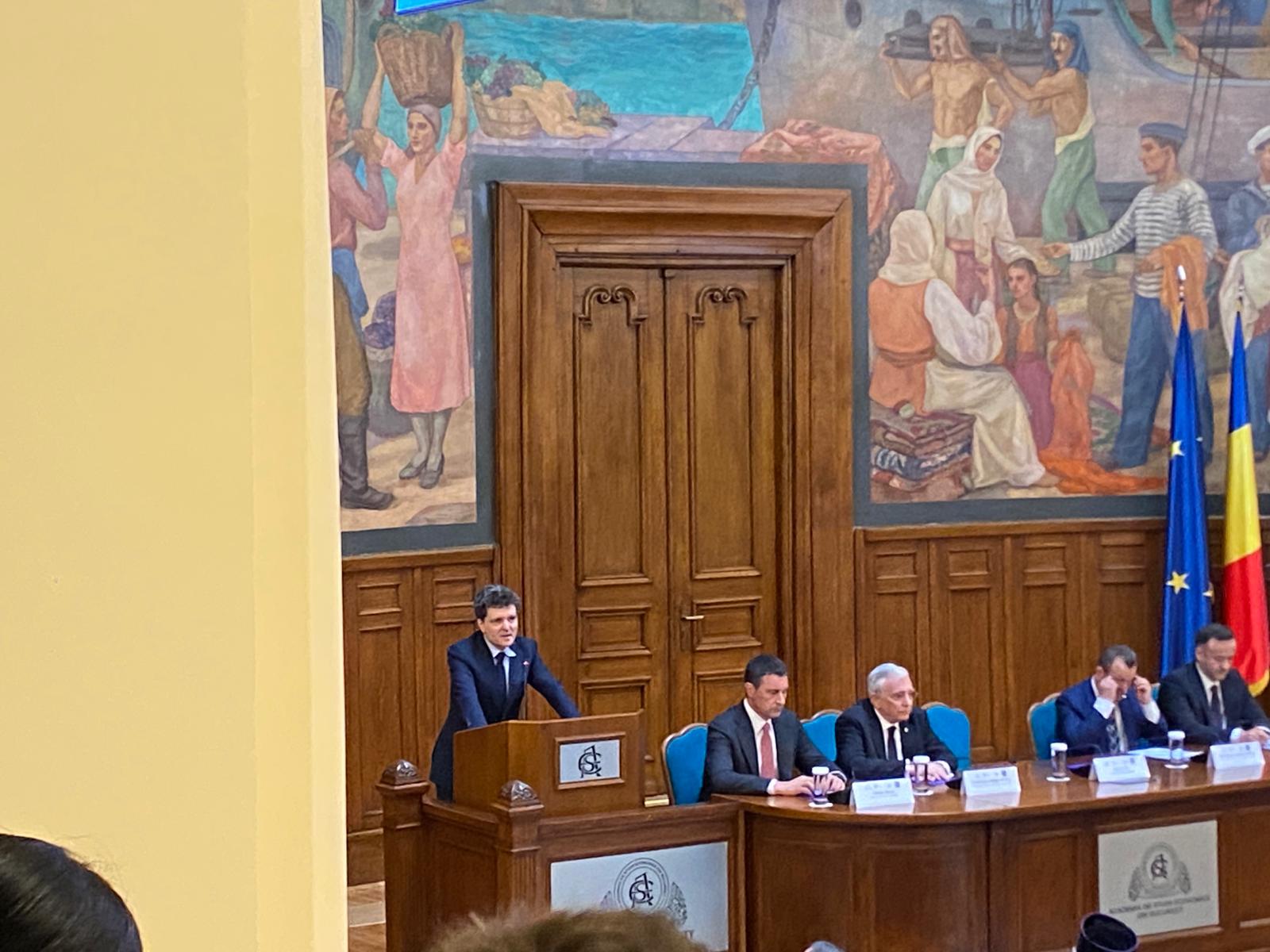 Nicușor Dan: „Trăim un război informațional”. Avertisment la Forumul Educației Financiare