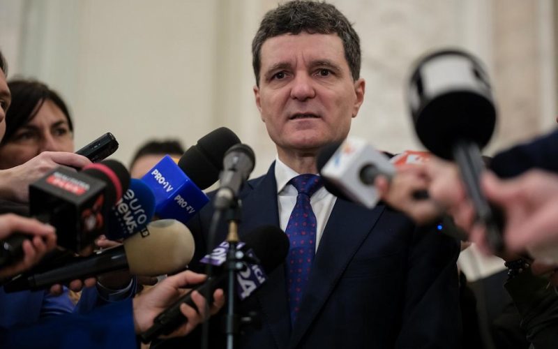 Nicușor Dan îl felicită pe Peter Magyar după victoria din Ungaria