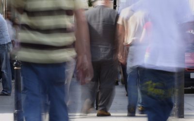 Românii, prudenți: Susțin Parteneriatul cu SUA, dar se tem de Iran