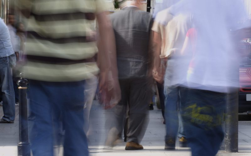 Românii, prudenți: Susțin Parteneriatul cu SUA, dar se tem de Iran