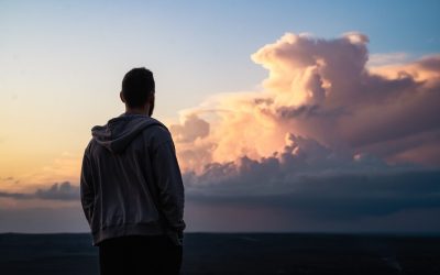 Ce spun studiile: Singurătatea, mai periculoasă decât fumatul?