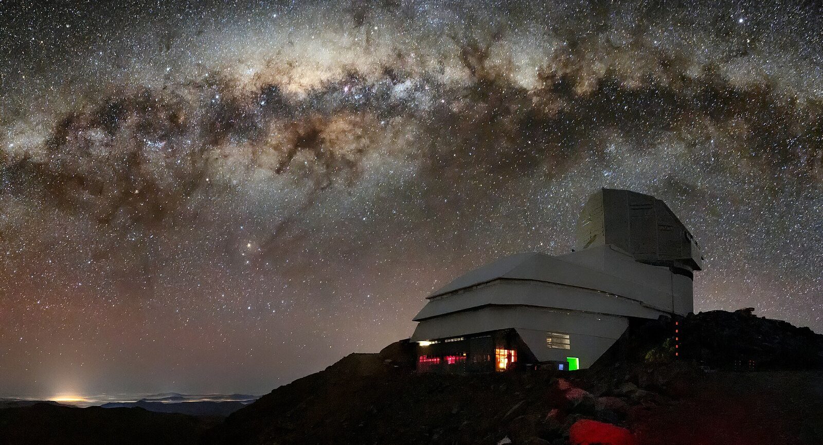 Nou Telescop Descoperă Zeci de Asteroizi Periculoși Aproape de Pământ