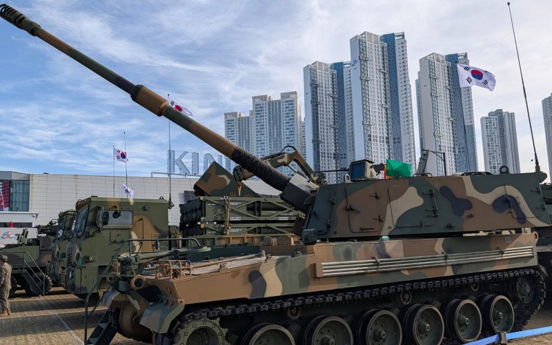 Artileria, cunoscută drept „regina câmpului de luptă”, nu este amenințată de popularitatea crescândă a dronelor