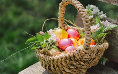 Cum vopsesc oamenii ouăle de Paște: De la România la SUA, un tur global!