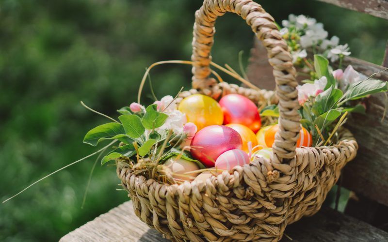 Cum vopsesc oamenii ouăle de Paște: De la România la SUA, un tur global!