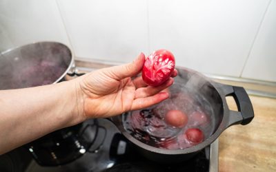 De ce ciocnim ouă roșii de Paște? Misterul tradiției dezvăluit