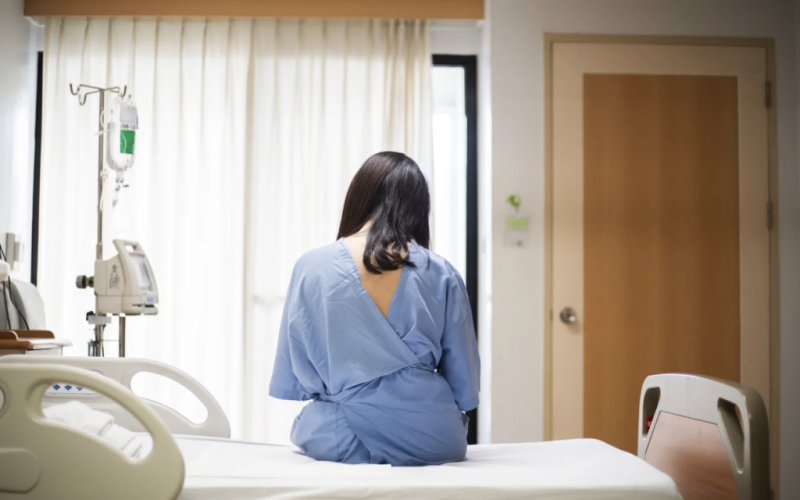 Pacienții cu cancer, în pericol: Acces la radioterapie, blocat de Stat în România