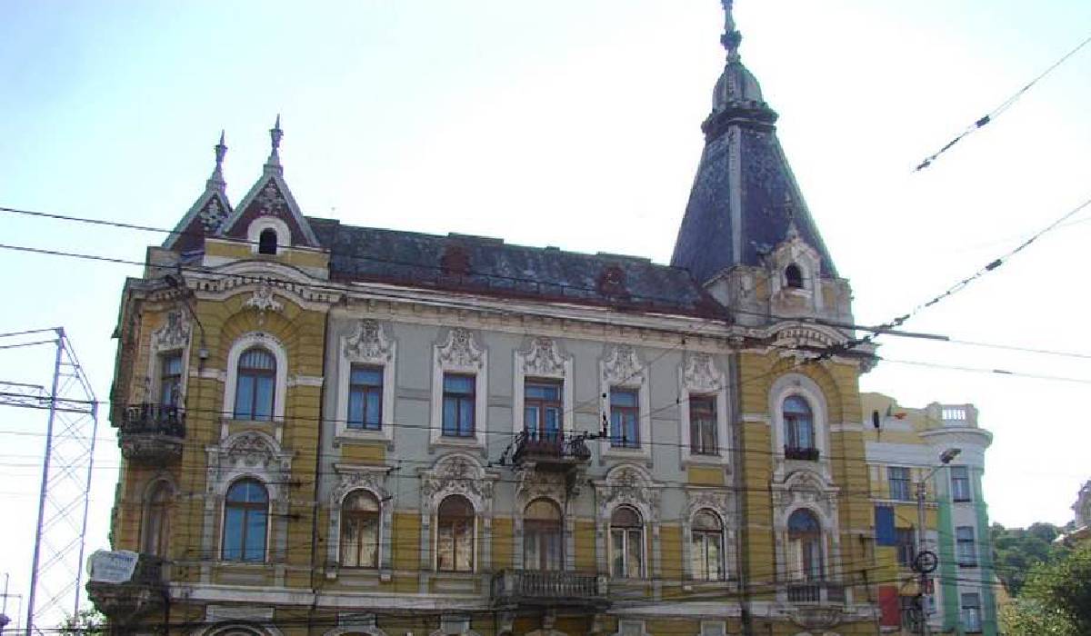 Apartament de colecție într-un palat din Cluj-Napoca: Cât costă istoria