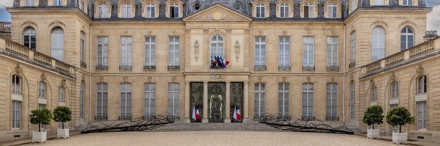 Percheziții-șoc la Palatul Elysee: Poliția, blocată în scandalul ceremonialelor