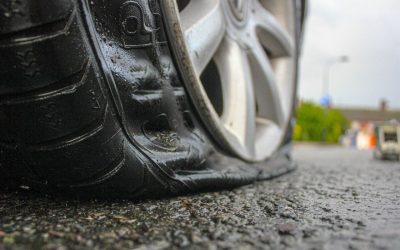 Noua țeapă cu pana de cauciuc: Cum eviți să fii furat când schimbi roata