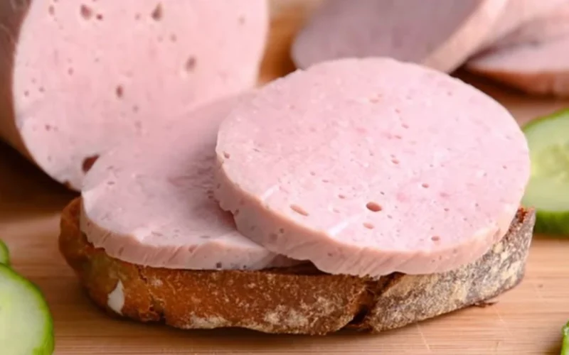 Parizerul, adevărul crud: Ce conține, de fapt, mezelul românesc, dezvăluie Piedone