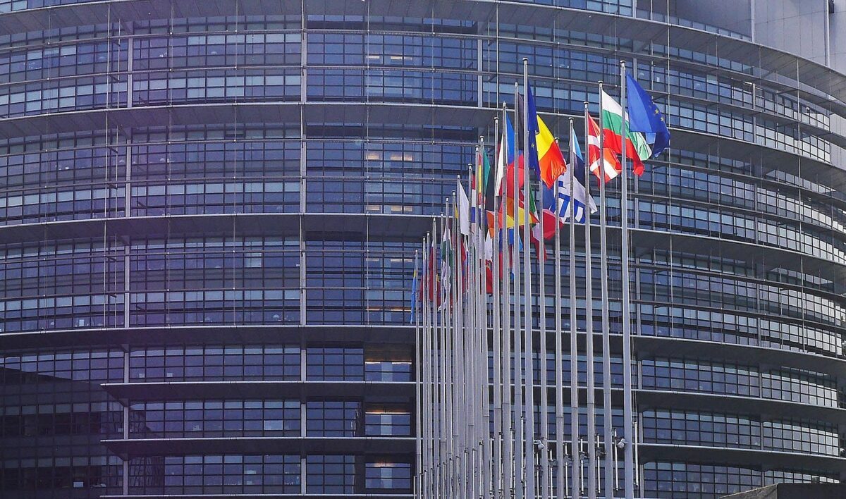 UE lovește: Noi taxe vamale pentru oțelul importat, protejând Europa