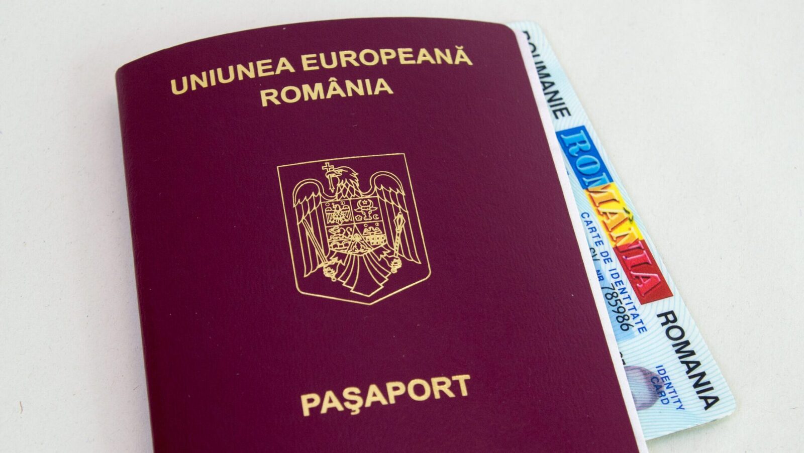 Birocrația înghite bani grei: Cât plătesc românii pentru acte și buletine în 2026