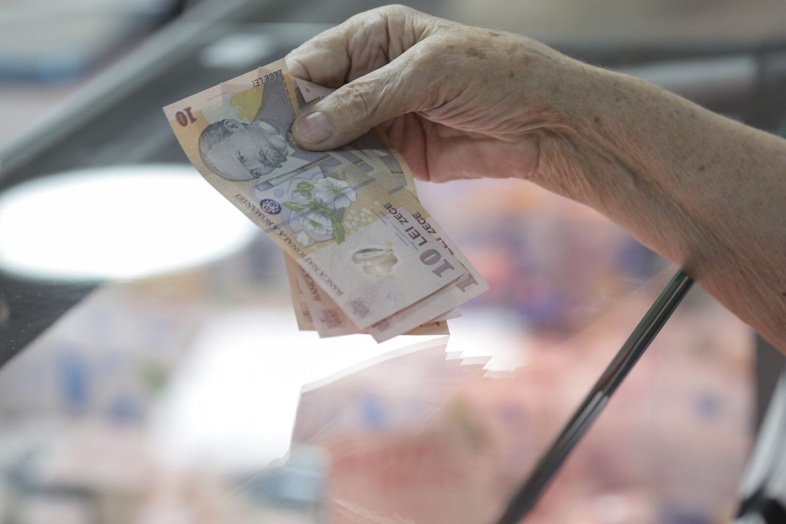 Puterea de cumpărare a pensiilor în România, în picaj accentuat, arată Eurostat