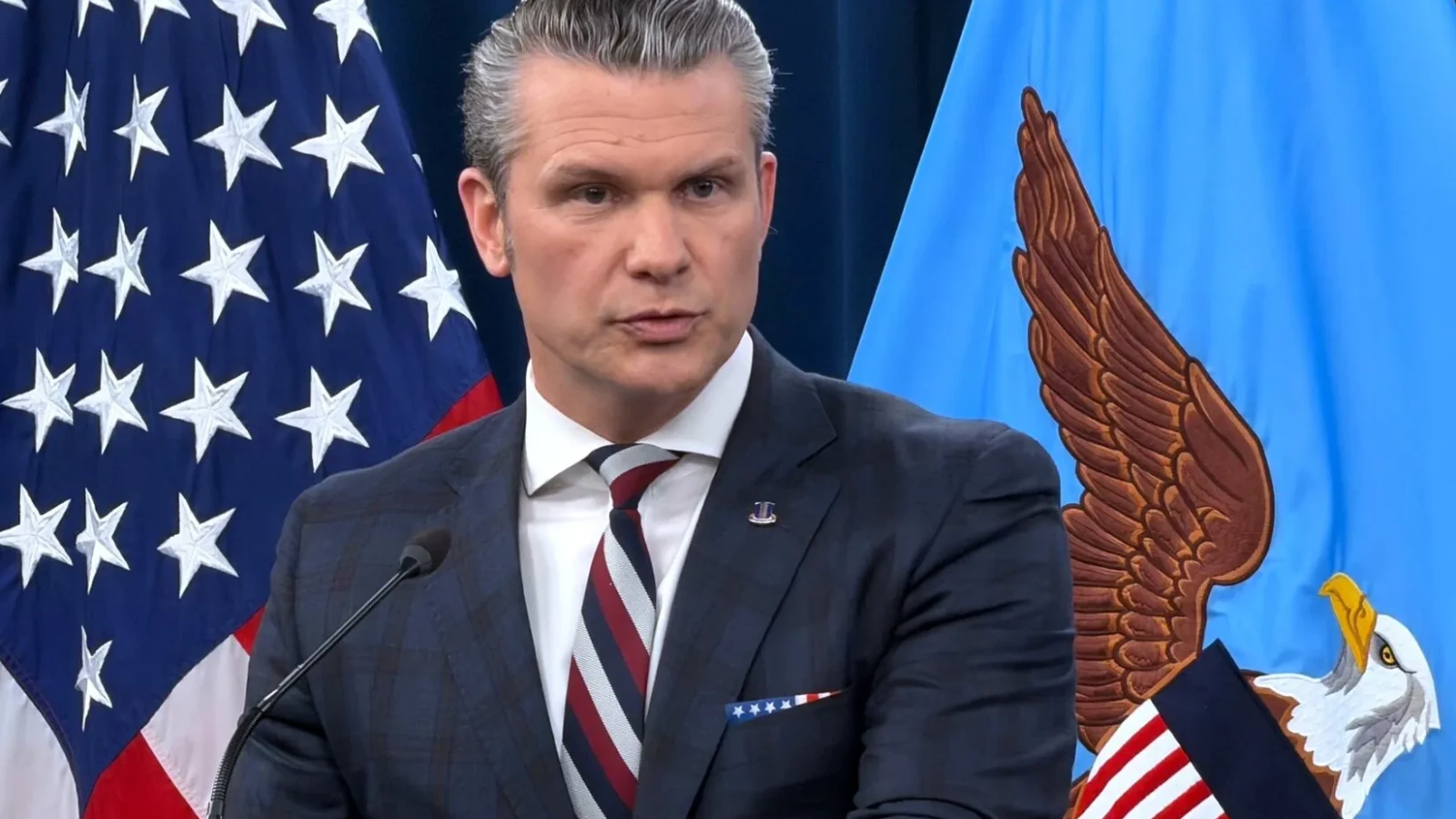 Secretarul american al apărării, PETE HEGSETH, a avertizat IRANUL că Statele Unite sunt pregătite să recurgă la forță pentru a prelua uraniul îmbogățit, în cazul în care TEHERANUL nu cedează de bunăvoie