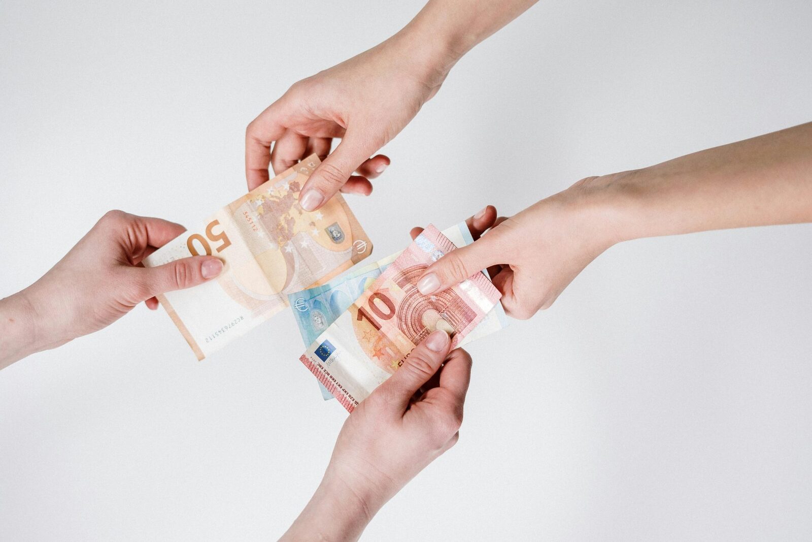 UE: Lege anticorupție cu amenzi GRELE pentru companii. Ce prevede