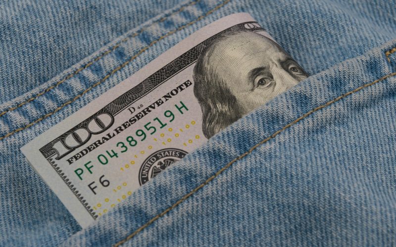 Inflația în SUA accelerează: 3,3% din cauza scumpirilor la carburanți