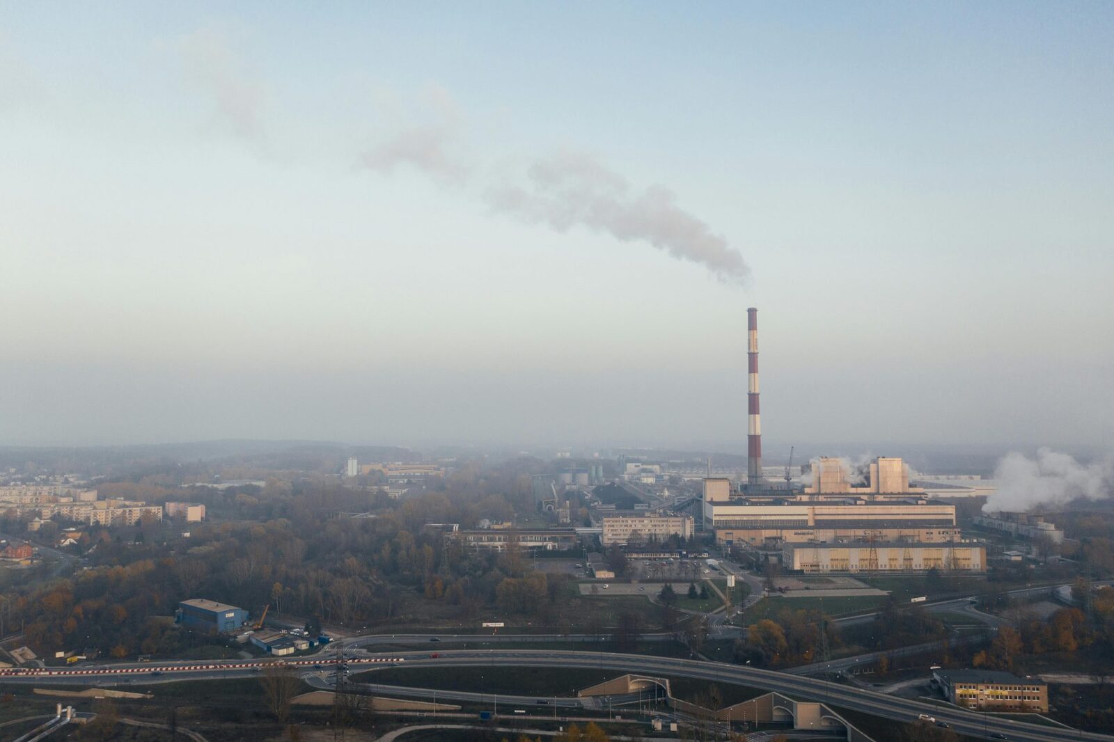 Emisiile UE scad: Au ajuns cu 40% sub nivelul din 1990, în 2024