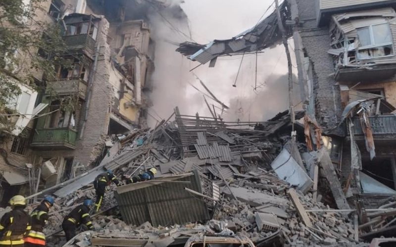 Rusia lovește în Vinerea Mare: Zeci de răniți și distrugeri în Ucraina