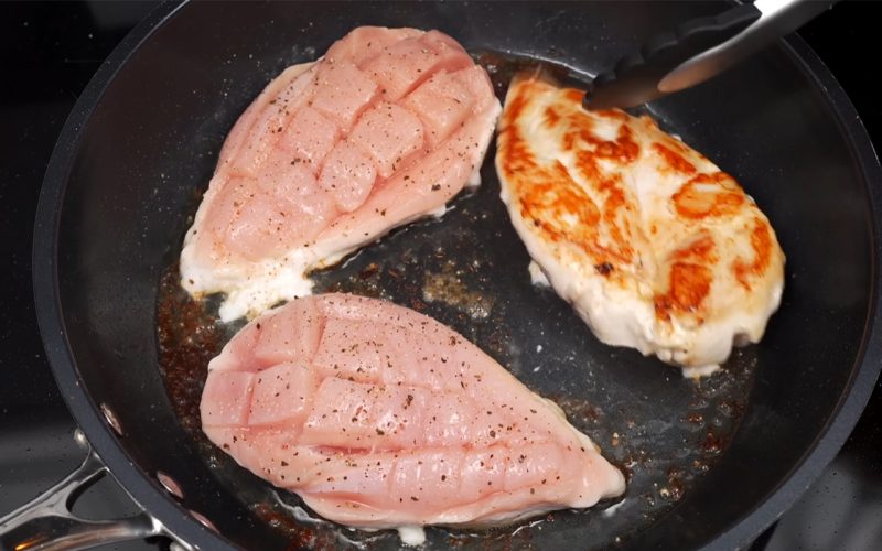 Cât timp fierbi pieptul de pui? Secretul unui preparat gustos și suculent