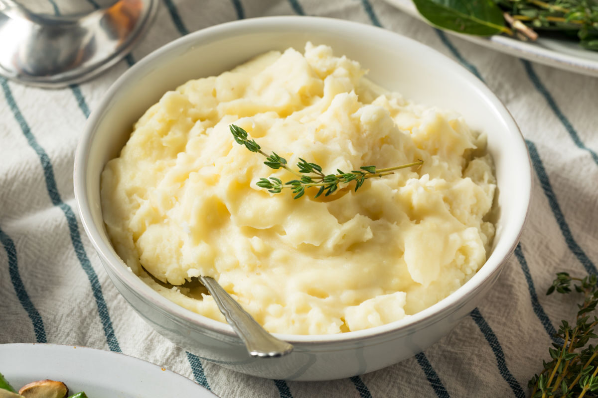 Gust divin cu un singur ingredient: Rețeta de piure pufos!