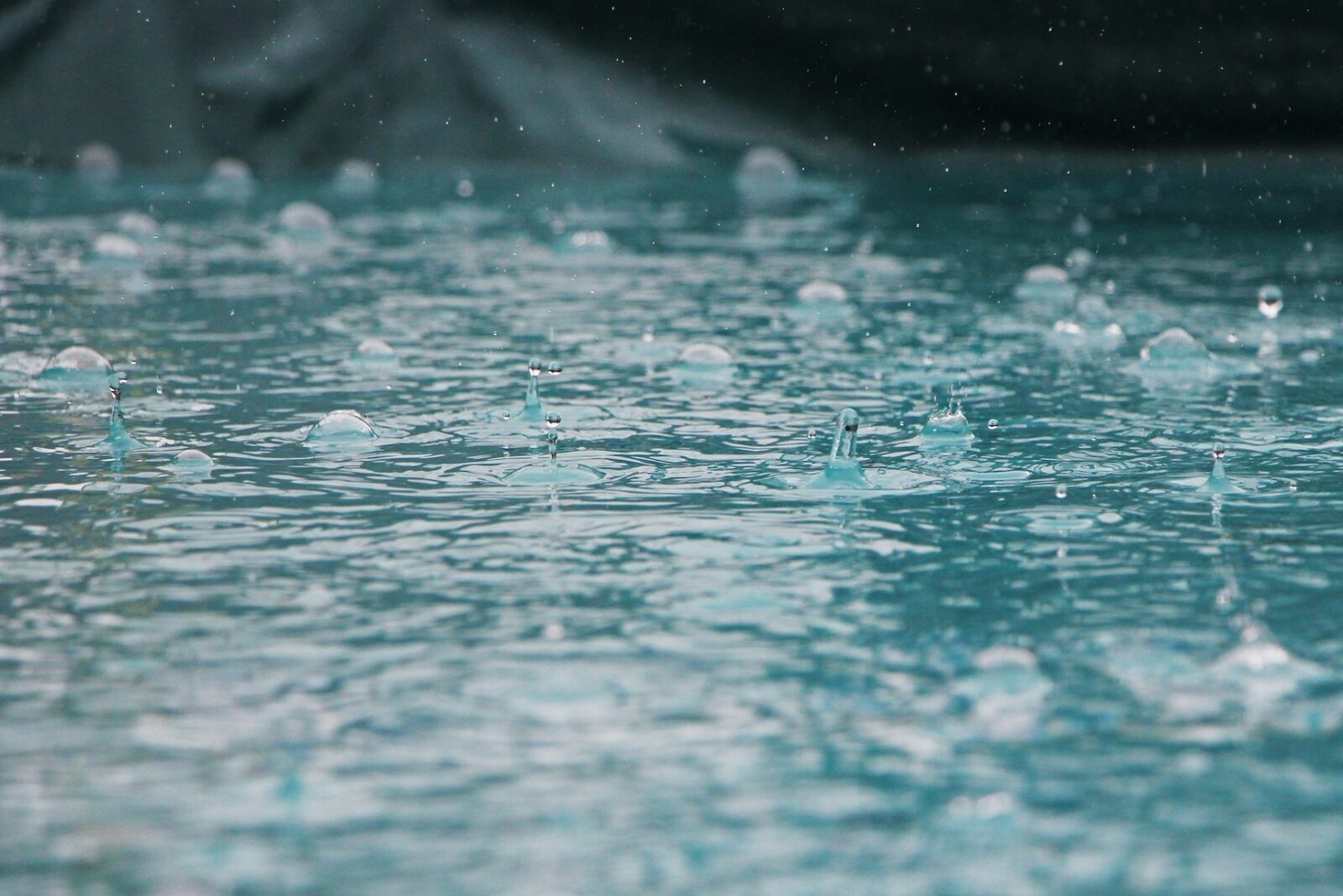 Ploi torențiale și vânt puternic: ALERTĂ meteo în România până sâmbătă